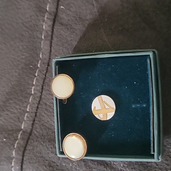 Tie tac or cufflinks - Picture 1 of 1